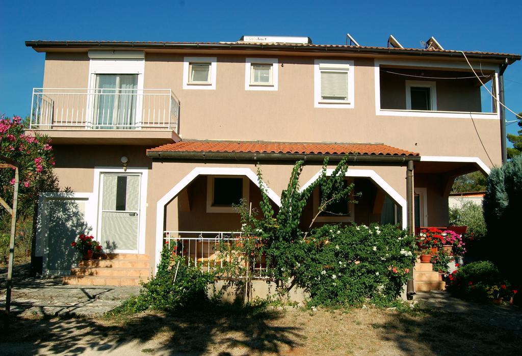 Apartment & Rooms Roza 페로이 외부 사진